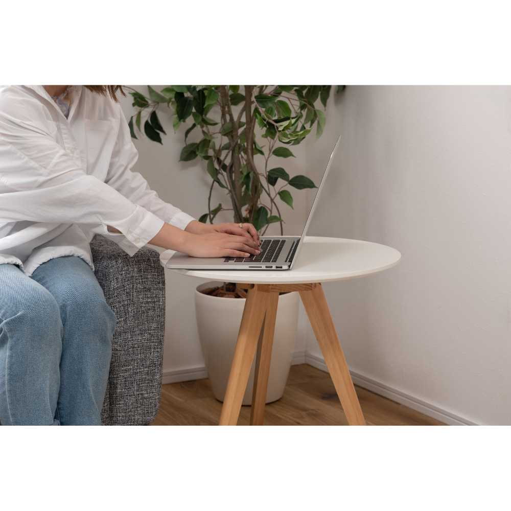 ラウンドサイドテーブル