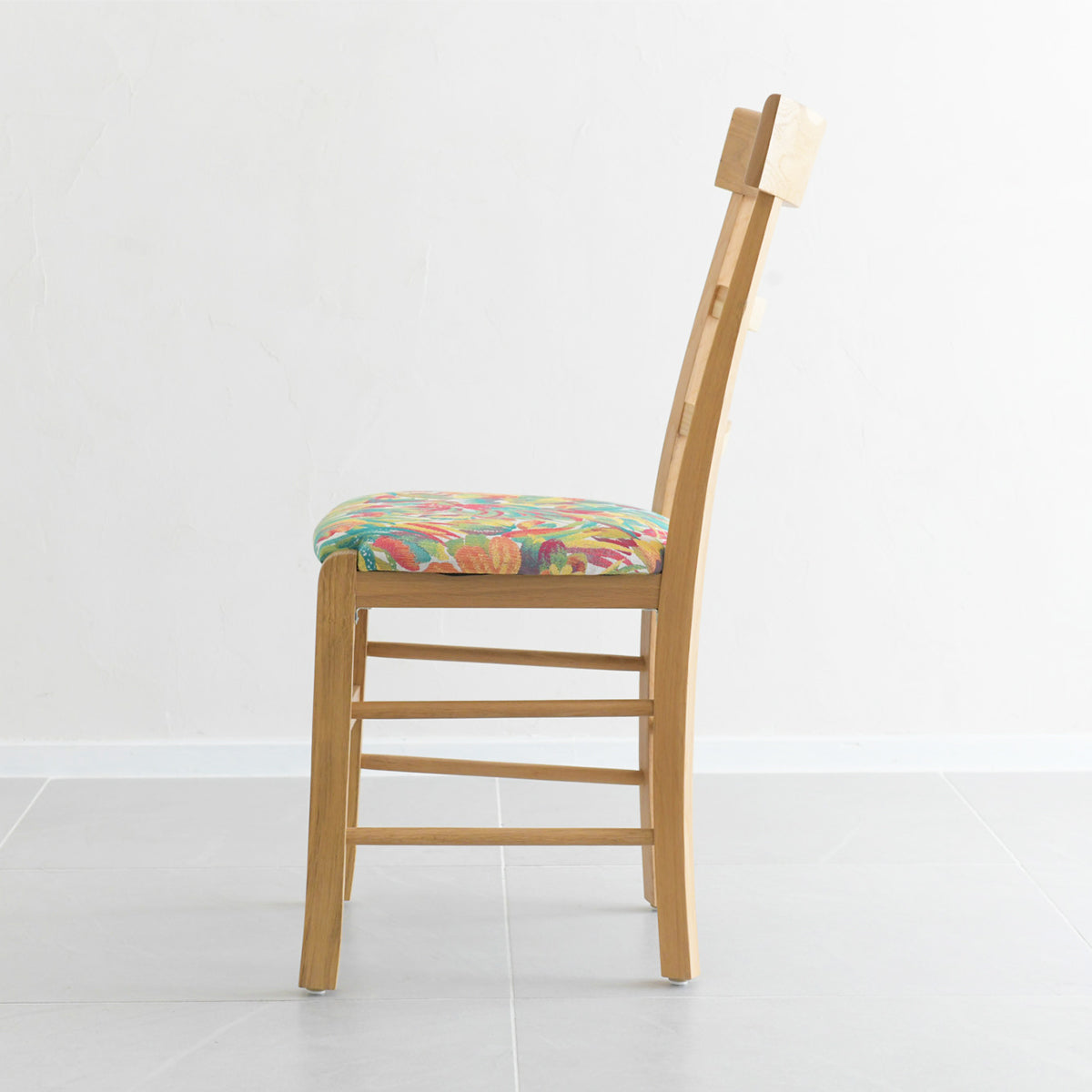 HUTTEN(ハッテン) 129-E/46 ダイニングチェア ハイバックタイプ 座面布張り 取っ手付き