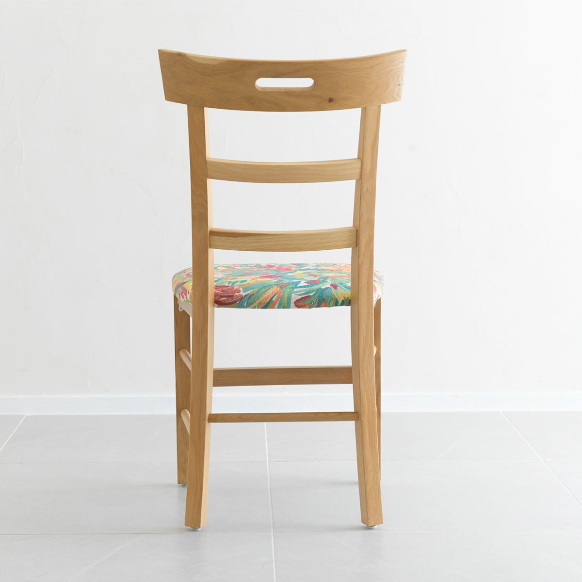 HUTTEN(ハッテン) 129-E/46 ダイニングチェア ハイバックタイプ 座面布張り 取っ手付き