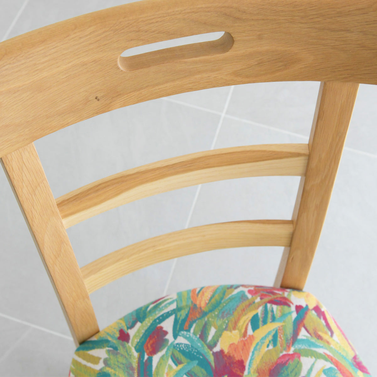 HUTTEN(ハッテン) 129-E/46 ダイニングチェア ハイバックタイプ 座面布張り 取っ手付き