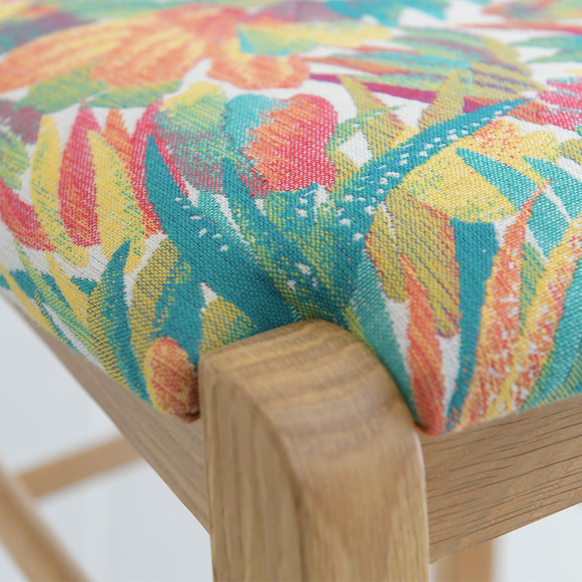 HUTTEN(ハッテン) 129-E/46 ダイニングチェア ハイバックタイプ 座面布張り 取っ手付き