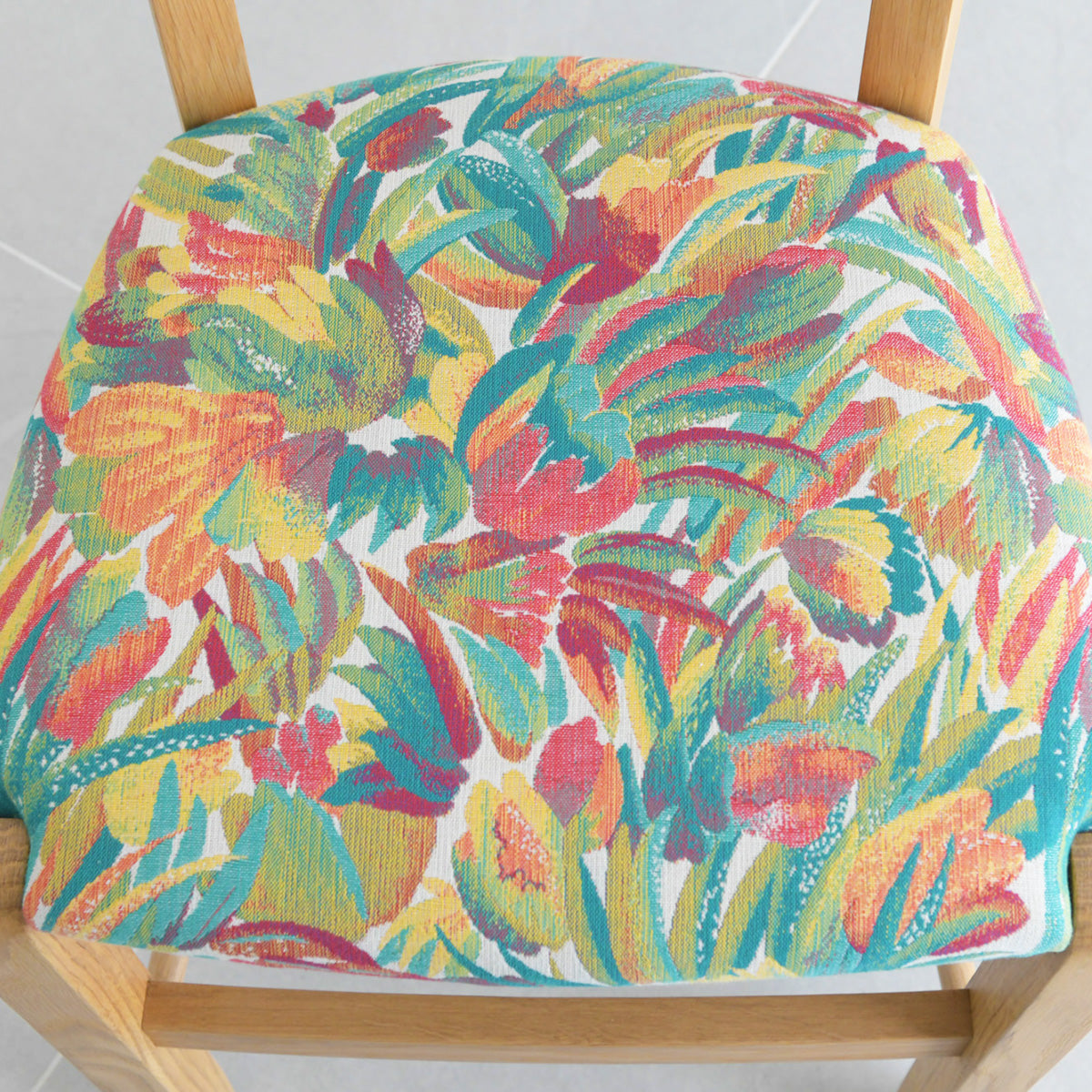 HUTTEN(ハッテン) 129-E/46 ダイニングチェア ハイバックタイプ 座面布張り 取っ手付き