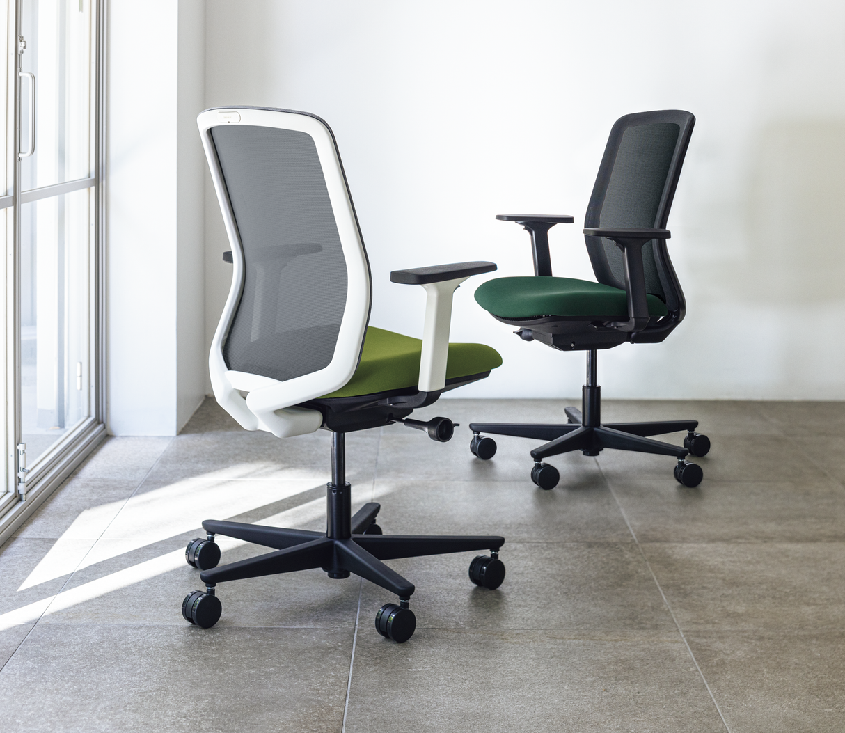 内田洋行 CARISSA2(カリッサ2) ミドルバック ツートン背ライトグレイタイプ メッシュチェア