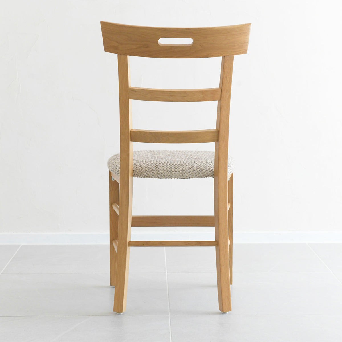 HUTTEN(ハッテン) 129-E/46 ダイニングチェア ハイバックタイプ 座面布張り 取っ手付き