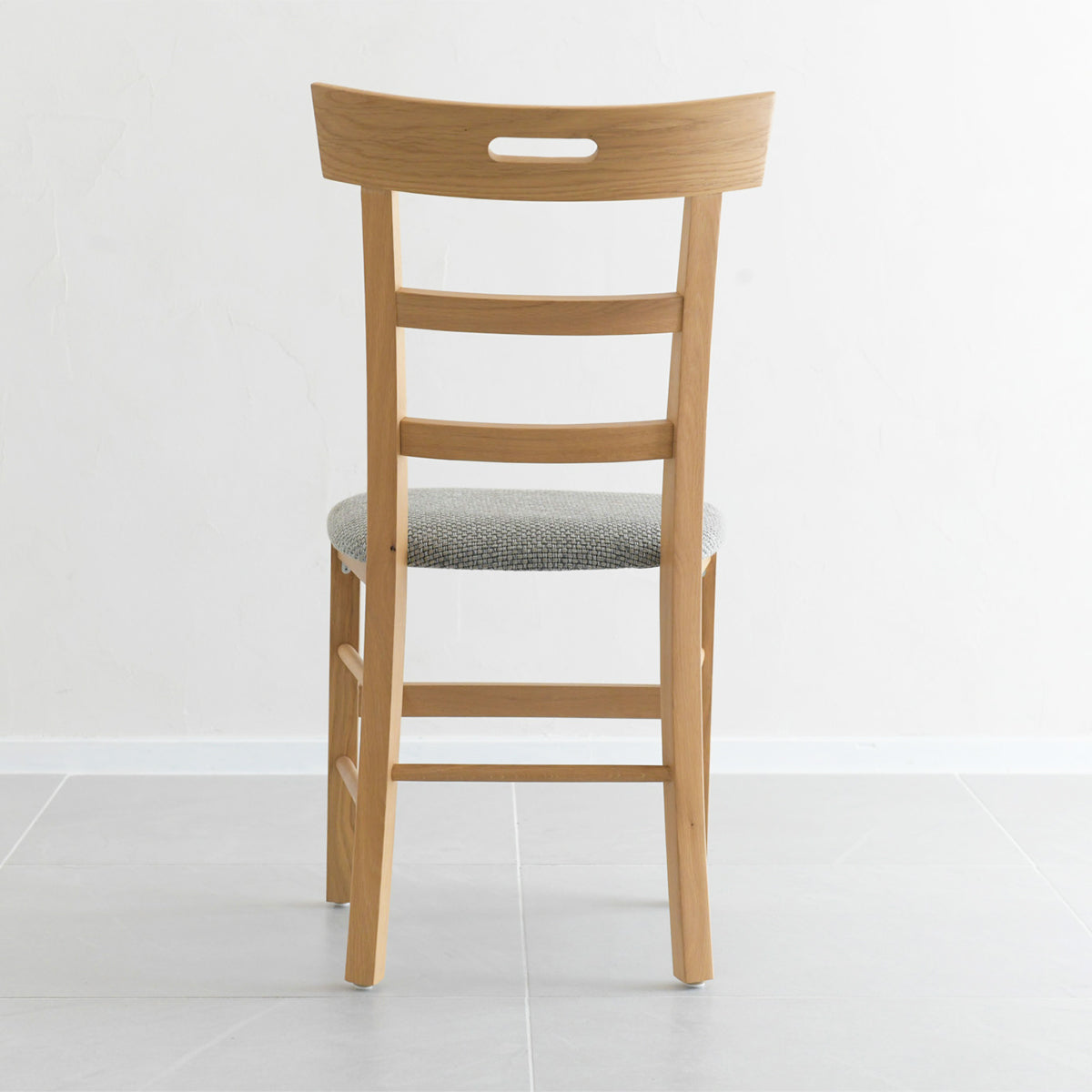 HUTTEN(ハッテン) 129-E/46 ダイニングチェア ハイバックタイプ 座面布張り 取っ手付き