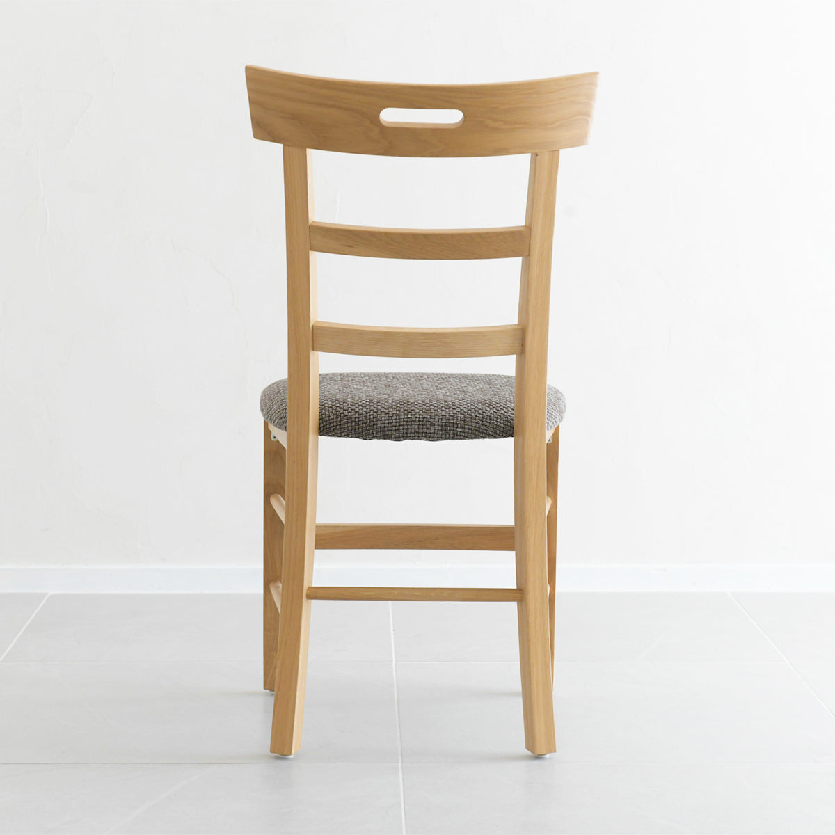 HUTTEN(ハッテン) 129-E/46 ダイニングチェア ハイバックタイプ 座面布張り 取っ手付き