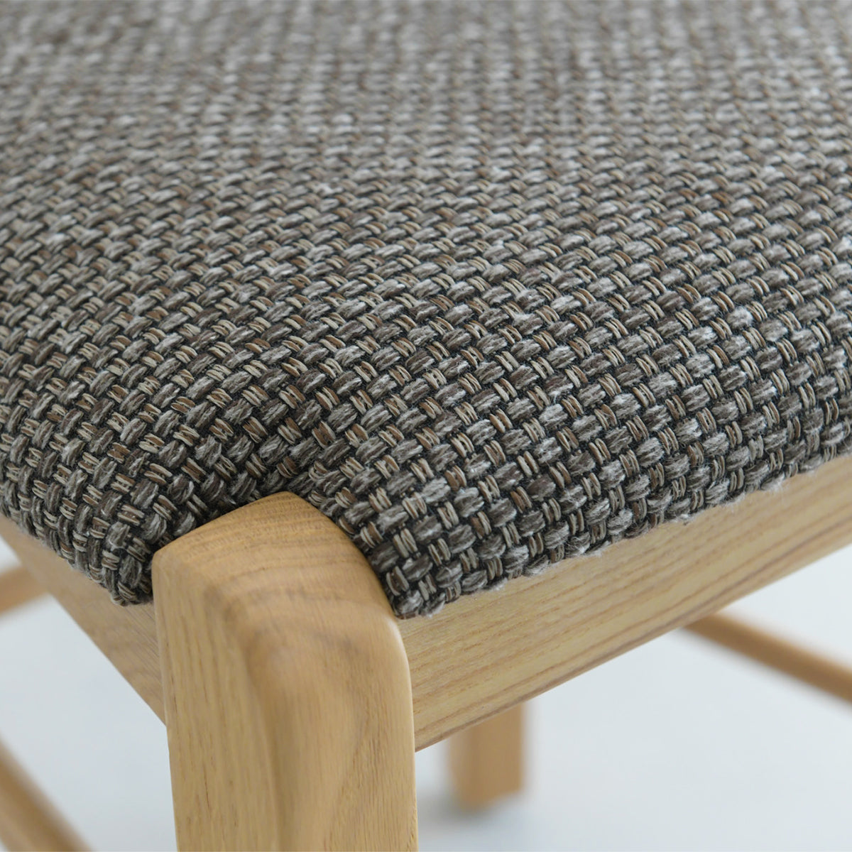 HUTTEN(ハッテン) 129-E/46 ダイニングチェア ハイバックタイプ 座面布張り 取っ手付き